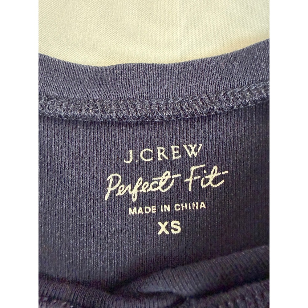 J.Crew Perfect Fit Top Women XS Navy Blue Scoop Neck Button Cuff Preppy Classic - Picture 5 of 9